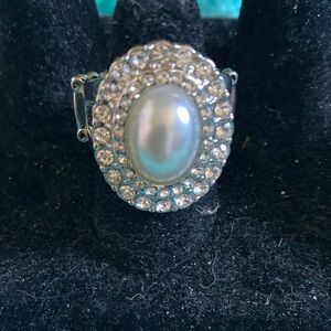 Paparazzi Silver and White Pearl Ring